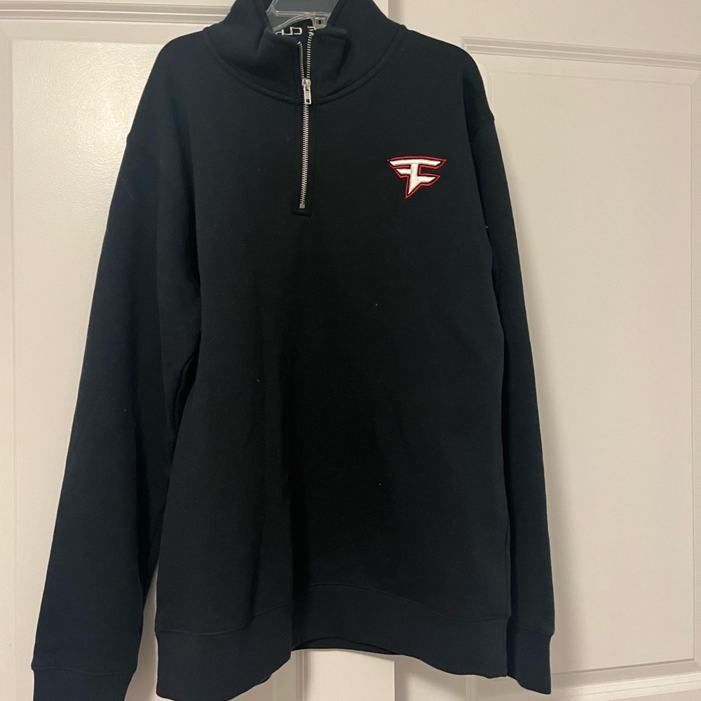 FAZE Black Zip pullover